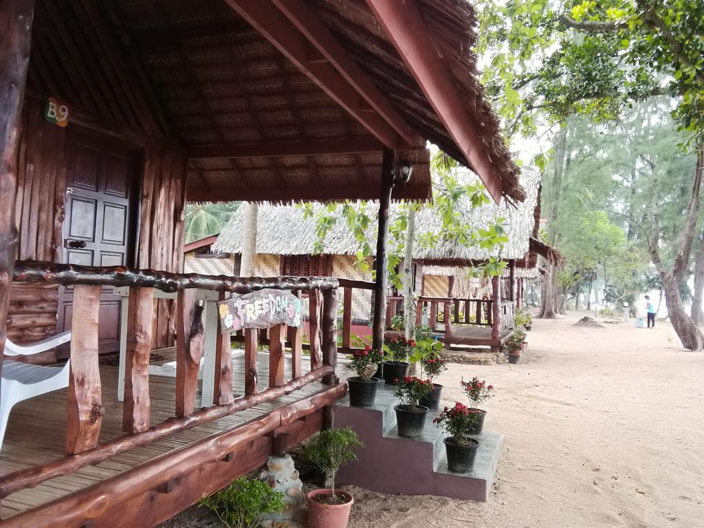 Kohjum Freedom Resort Koh Jum Εξωτερικό φωτογραφία