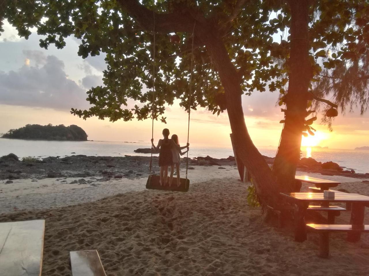 Kohjum Freedom Resort Koh Jum Εξωτερικό φωτογραφία